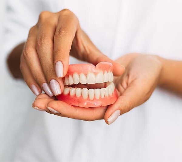 Protetik Diş Tedavisi Nasıl Yapılır?